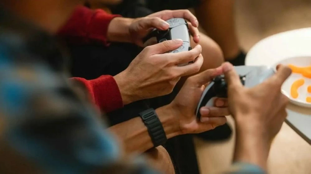 «لعبة فيديو» تدفع مراهقاً إلى قتل شقيقه