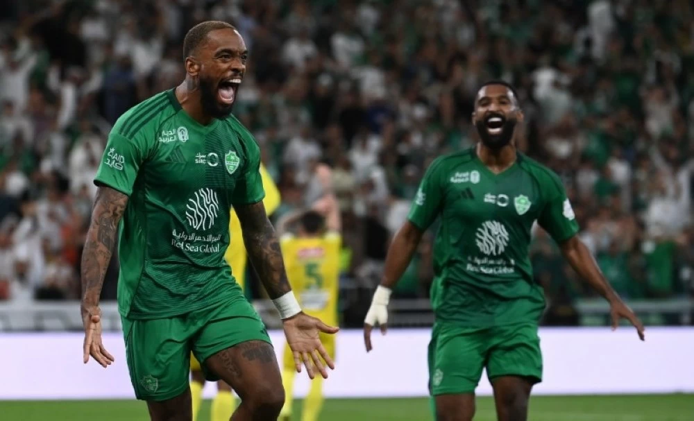 الأهلي يطمع في الوصافة أمام نيوم