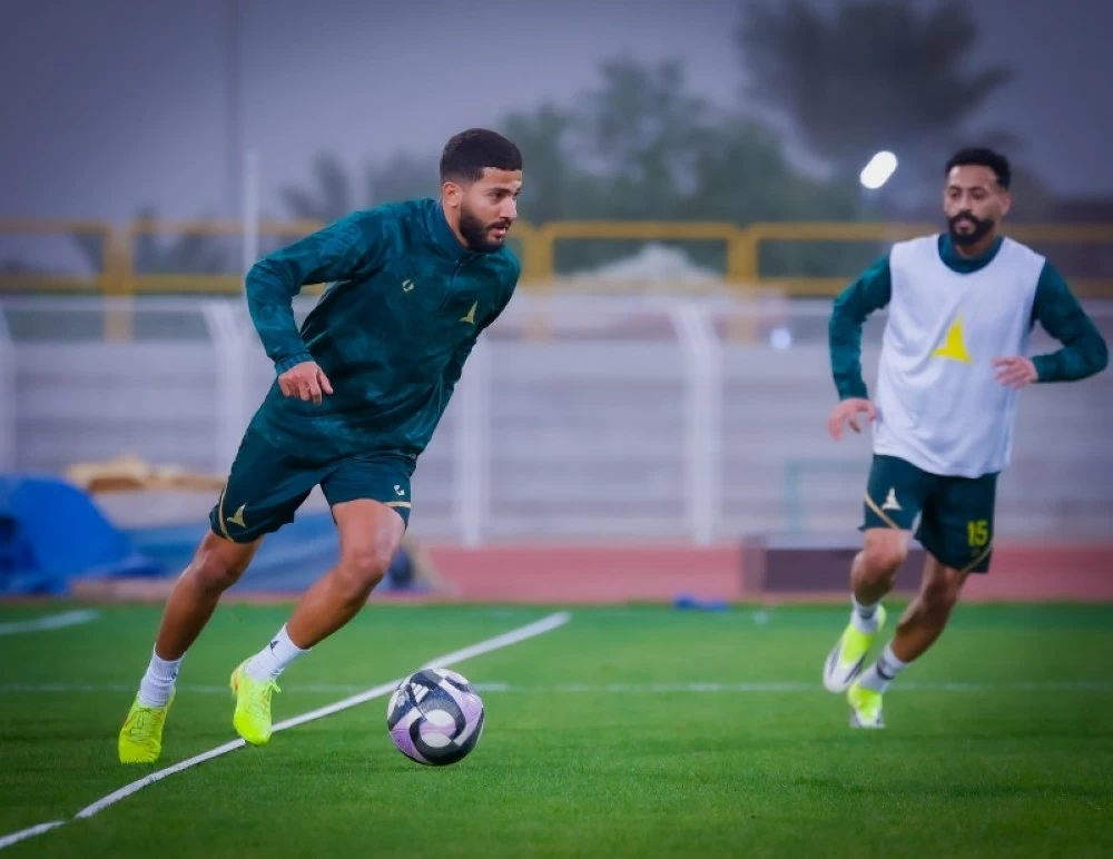 الخليج يعزز صفوفه بمنسي والعيسى ويجدد عقد حيدري الخليج يعزز صفوفه بمنسي والعيسى ويجدد عقد حيدري