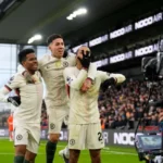 لندن تبتسم للضيوف في ليلة تألق «البلوز»