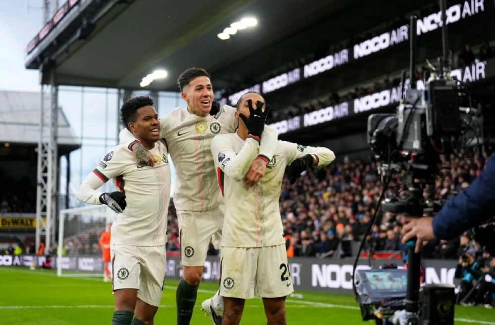 لندن تبتسم للضيوف في ليلة تألق «البلوز» لندن تبتسم للضيوف في ليلة تألق «البلوز»