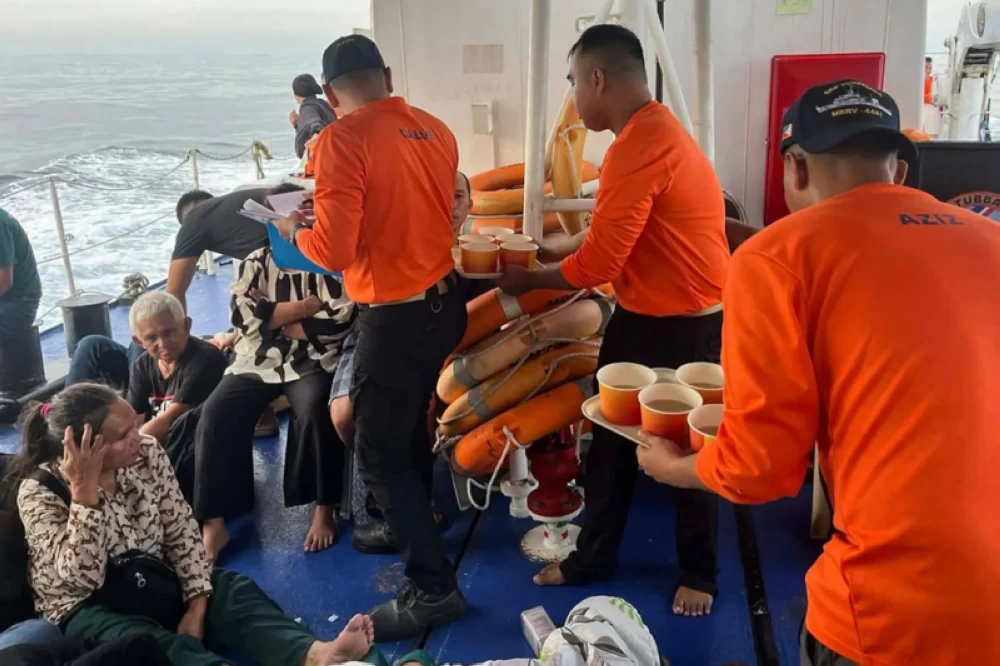 مصرع 8 أشخاص في غرق عبارة بالفلبين