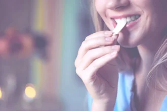 مضغ العلكة يصفّي الذهن ويهدئ الأعصاب