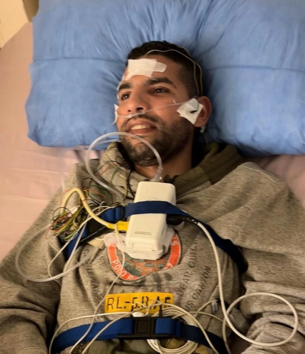 بصورة من المستشفى.. مؤمن زكريا يثير قلق محبيه