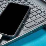 شحن الهاتف من الكمبيوتر قد يضر بالبطارية