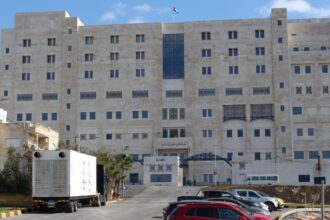 تزويد مستشفى الأميرة بسمة الجديد بأول جهاز رنين مغناطيسي مدعم بتقنيات الذكاء الاصطناعي