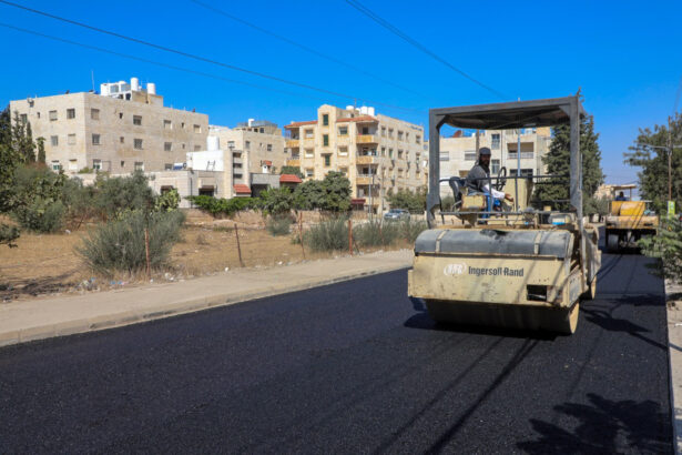 بلدية إربد تحيل عطاء لتعبيد وصيانة الطرق بتكلفة 1.8 مليون دينار