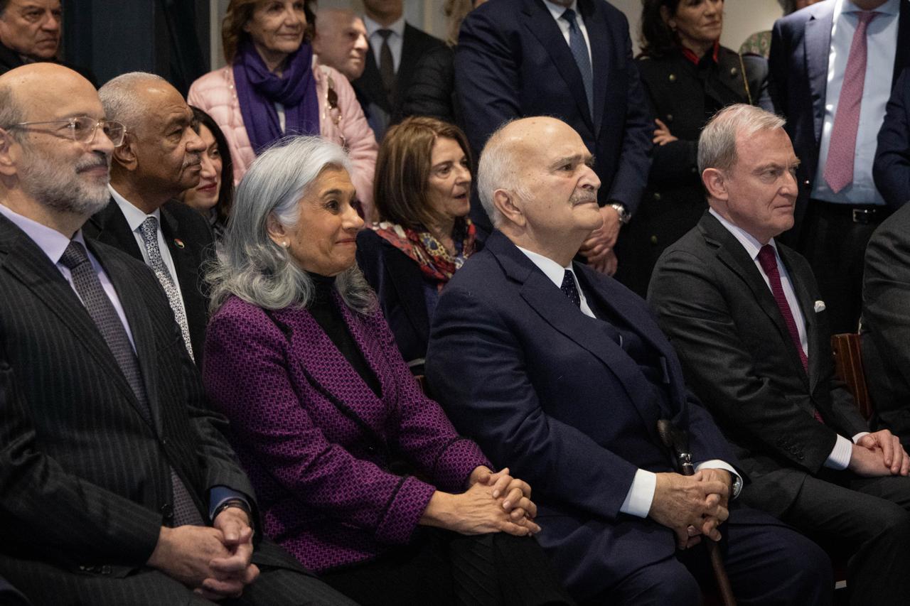 الأمير الحسن والأميرة ثروت يحضران افتتاح معرض صور وإطلاق كتاب يوثّقان ذاكرة غزة وتراثها الإنساني الأمير الحسن والأميرة ثروت يحضران افتتاح معرض صور وإطلاق كتاب يوثّقان ذاكرة غزة وتراثها الإنساني