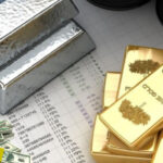 انخفاض أسعار الذهب والفضة والنفط عالميا مع استقرار الدولار عالميا