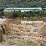 محافظ جرش يطلع على إجراءات مواجهة ارتفاع منسوب مياه السيل