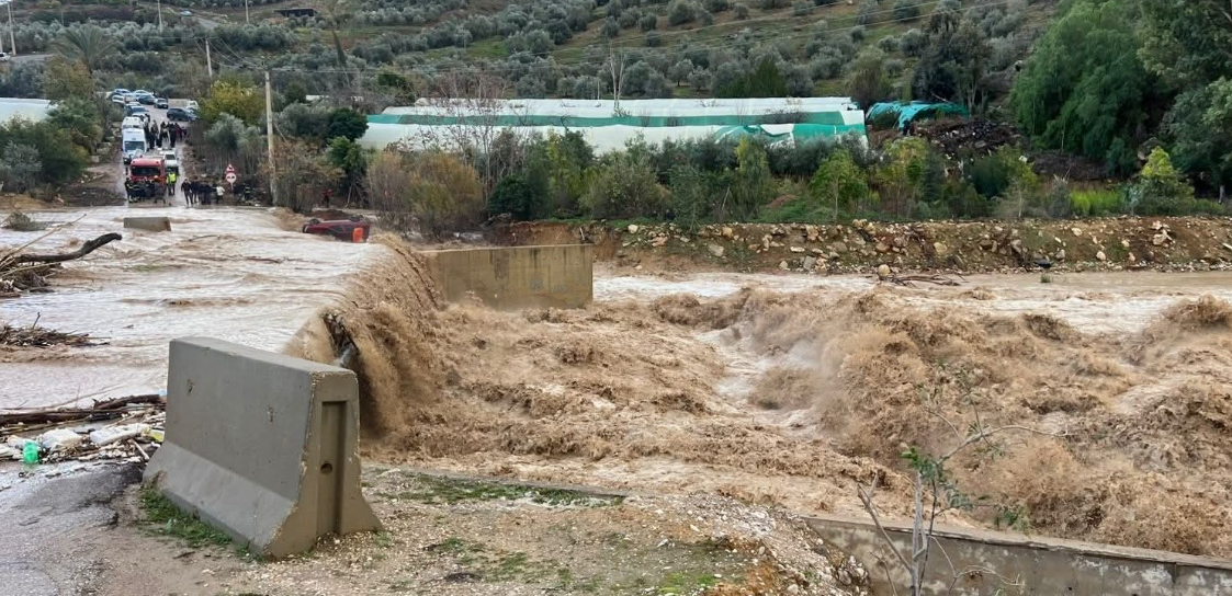 محافظ جرش يطلع على إجراءات مواجهة ارتفاع منسوب مياه السيل محافظ جرش يطلع على إجراءات مواجهة ارتفاع منسوب مياه السيل