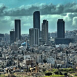 طقس بارد وأمطار خفيفة اليوم وارتفاع ملموس على درجات الحرارة غدًا