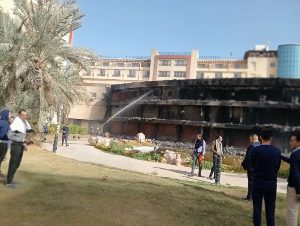 مصر.. حريق ضخم يصيب 23 شخصاً بالاختناق في منتجع سياحي بمطروح