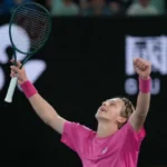 زيجا سيسكو يصنع التاريخ تحت السقف المغلق