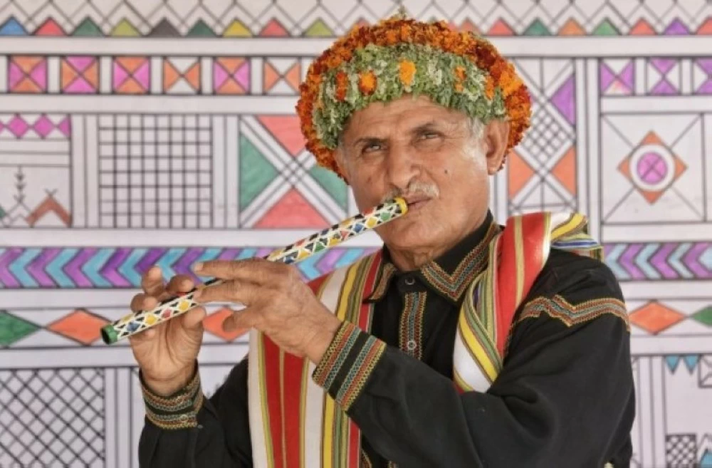 رحيل عازف المزمار.. عسير تودع العم حديش