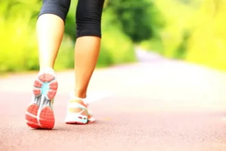 المبالغة في المشي السريع: