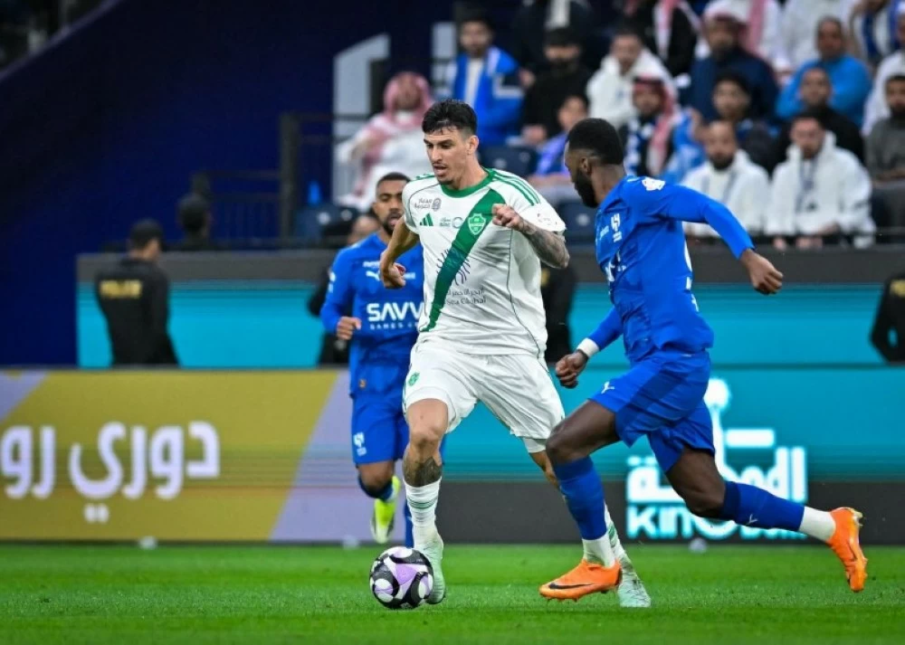 «كلاسيكو» الهلال والأهلي.. تعادل عادل