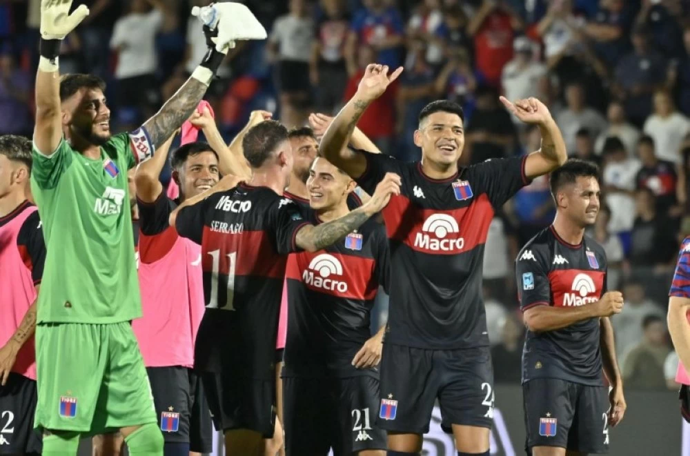 تيجري يتصدر وريفير بليت يطارده بفارق الأهداف