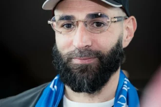 بنزيما يصل للرياض ويوجه رسالة لجماهير الهلال