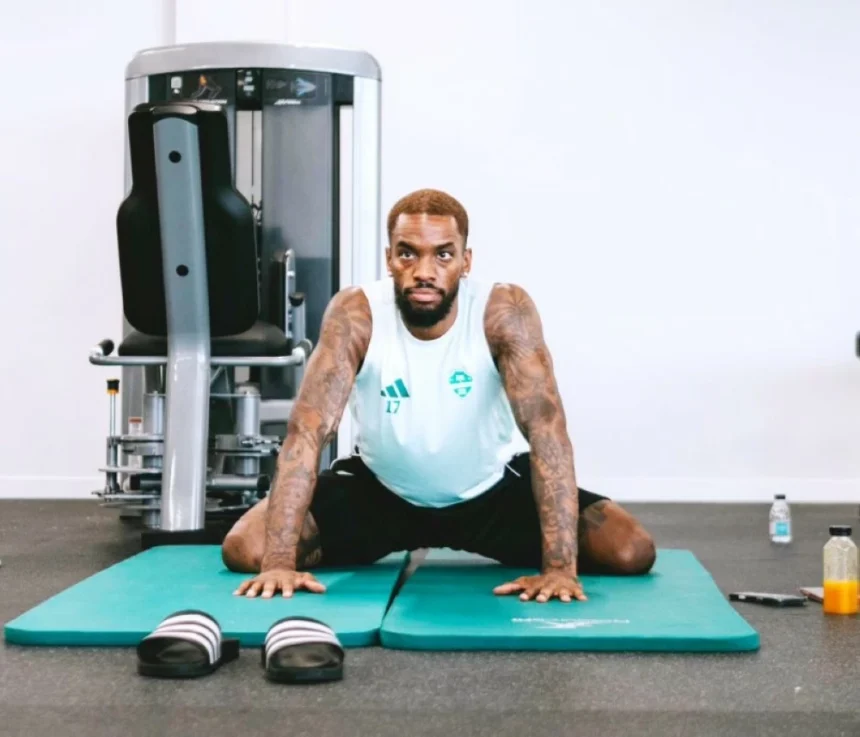 الأهلي والهلال يواجهان الحزم والأخدود.. ممنوع التعثر