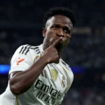 بعد صفقة بنزيما.. الهلال يوضح موقفه من ضم فينيسيوس