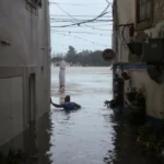 عاصفة «ليوناردو» تحصد ضحايا وتغرق مدناً في إسبانيا والبرتغال