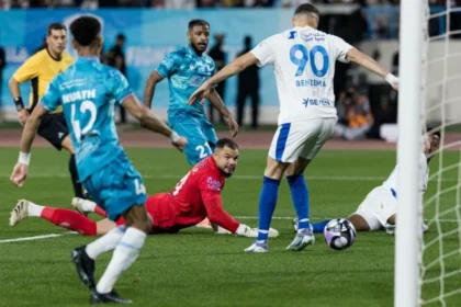 دشن أول هاتريك مع الهلال.. «بنزيما» الغالي ثمنه فيه