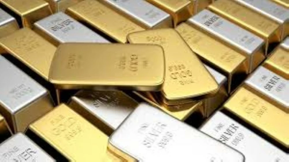 الذهب يتراجع 0.7% والفضة 3.2% وسط قوة الدولار الذهب يتراجع 0.7% والفضة 3.2% وسط قوة الدولار