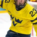 حمّام مُغلق يربك نجمات السويد في الهوكي