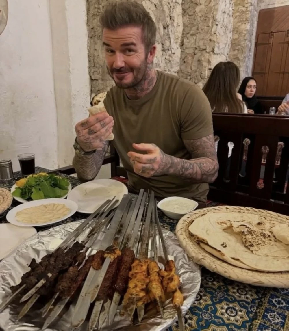 بعد تركه كرة القدم.. بيكهام «خبّاز» في مطعم ايراني