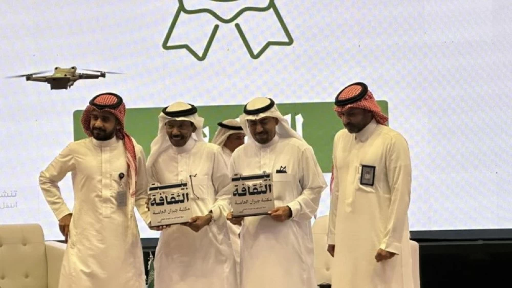 وسط حضور نخبوي.. «ثقافة صبيا» يحتفي بـ «فينيق الرواية السعودية.. عبده خال» وسط حضور نخبوي.. «ثقافة صبيا» يحتفي بـ «فينيق الرواية السعودية.. عبده خال»