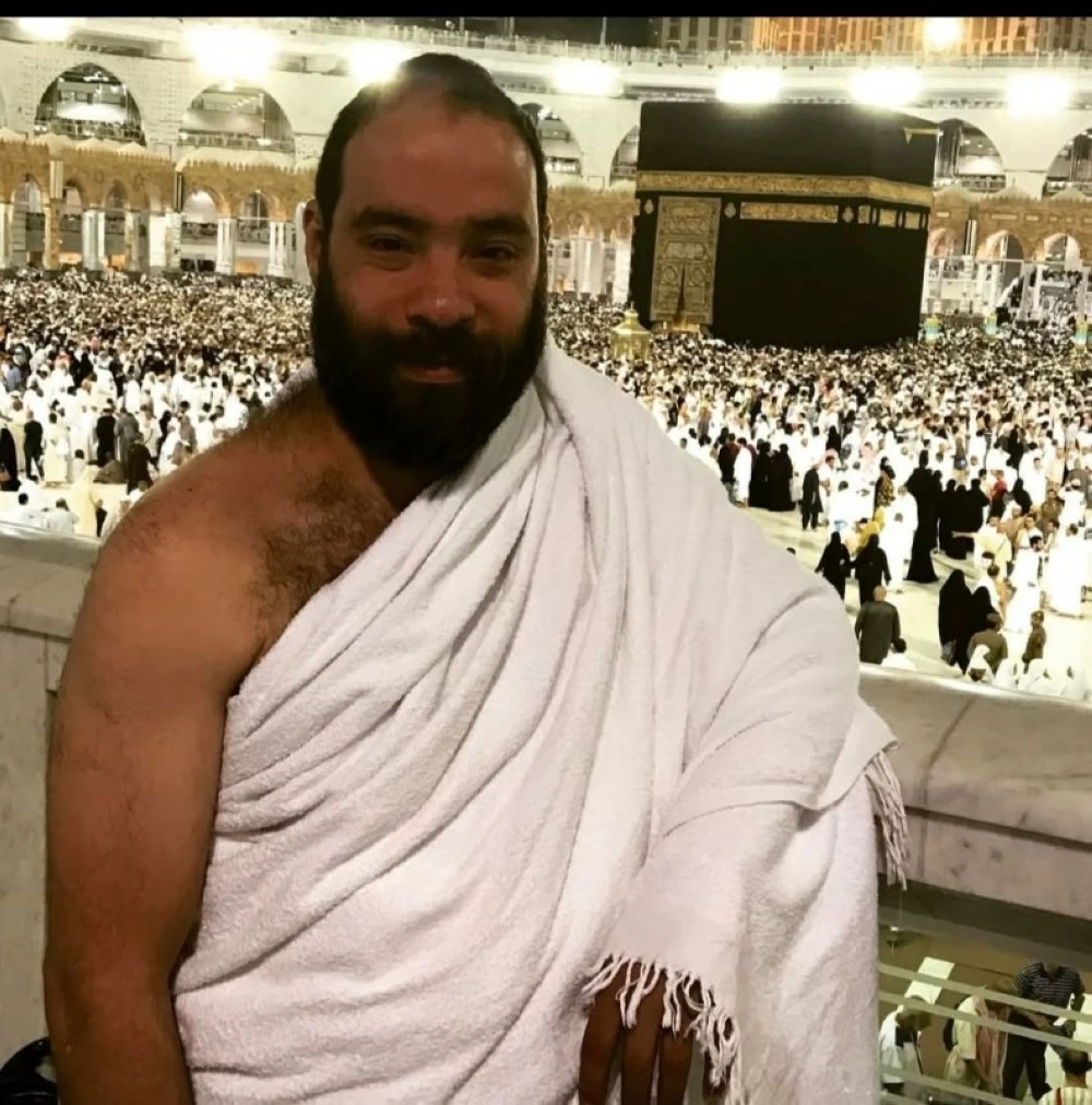 وائل عوني يرد ساخرًا على مروجي الشائعات: «حد قالكم إني كنت بوذي؟»