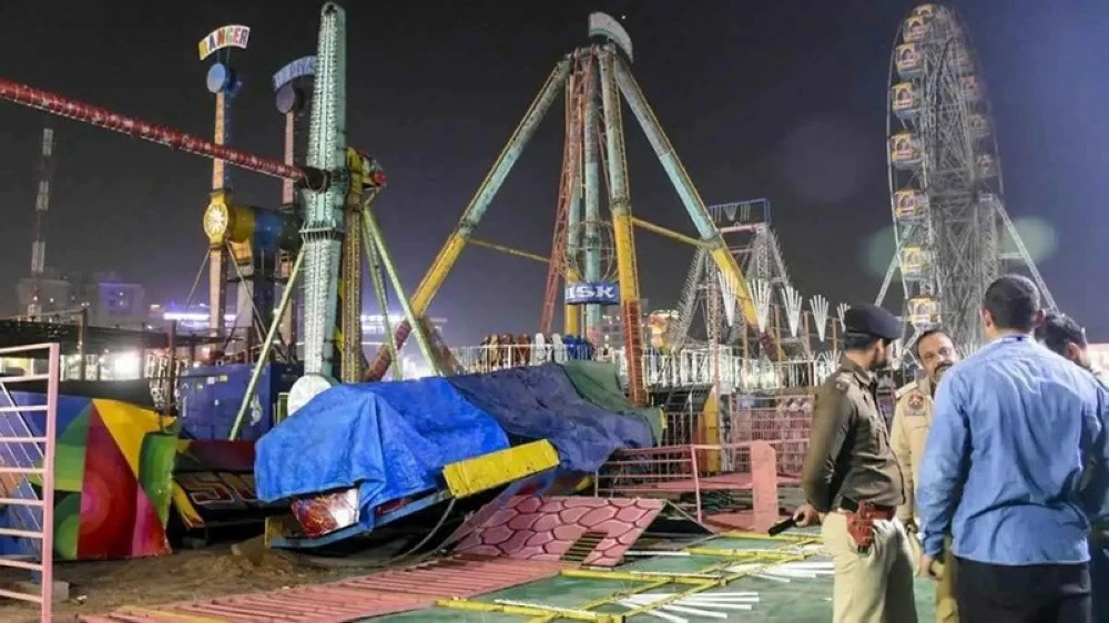 انهيار لعبة ترفيهية يقتل ويصيب 13 هندياً