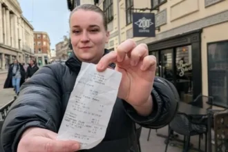 كوب قهوة يحول شابة بريطانية إلى أغنى امرأة في التاريخ