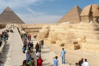 القبض على مرشد شوّه هرم «أوناس» بـ «طباشير»!