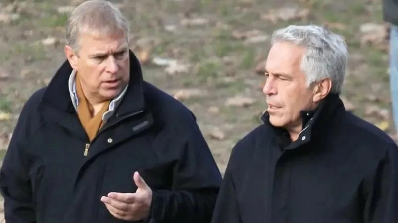 رسائل إلكترونية تكشف تفاصيل إقامة الأمير أندرو لدى إبستين بحماية رسمية