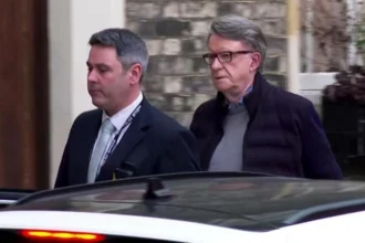 اعتقال سفير بريطانيا السابق بواشنطن على خلفية وثائق إبستين