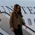 «بطانية مفقودة» تهز سماء أمريكا.. مسؤول رفيع يقتحم قمرة وزيرة الأمن الداخلي