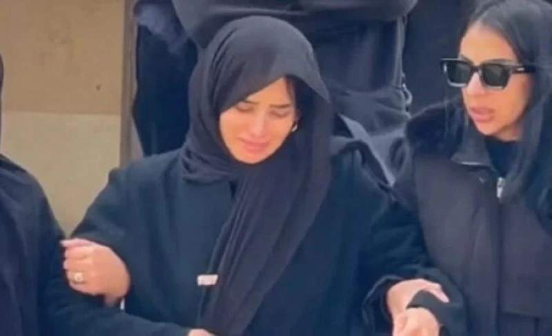 بكاء وانهيار.. أسرة زينة تشيّع جثمان «إسلام» والنجوم يقدمون التعازي بكاء وانهيار.. أسرة زينة تشيّع جثمان «إسلام» والنجوم يقدمون التعازي