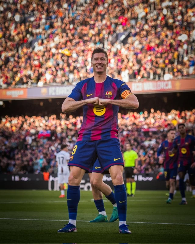 نجم برشلونة يسجن «امرأة»