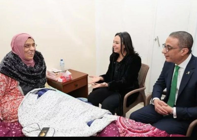 وزيرة التضامن المصري تطمئن على مهندسة الذرّة.. من قسوة الرصيف إلى أمان الرعاية وزيرة التضامن المصري تطمئن على مهندسة الذرّة.. من قسوة الرصيف إلى أمان الرعاية