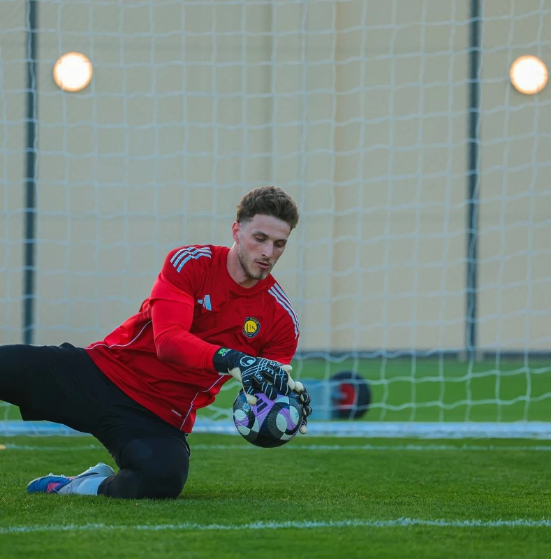 هل يعادل «النصر» جاره «الهلال» في «الكلين شيت» هل يعادل «النصر» جاره «الهلال» في «الكلين شيت»