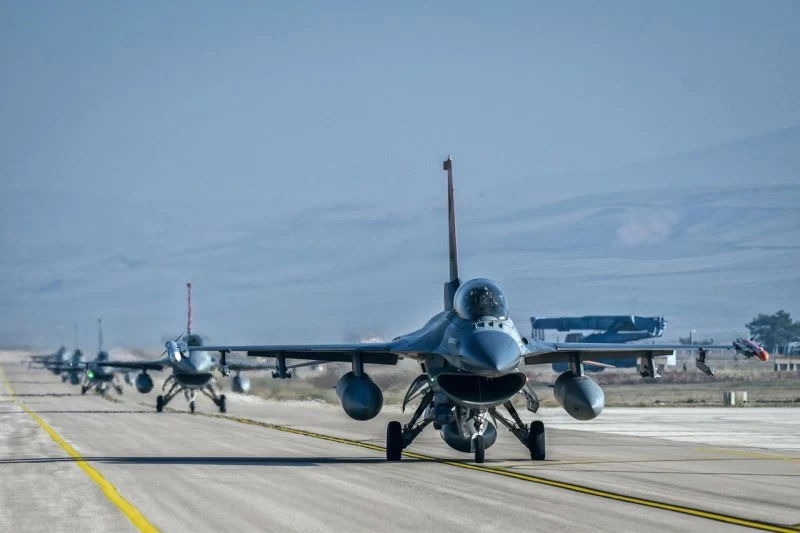 وزارة الدفاع التركية تعلن مصرع طيار إثر سقوط مقاتلة إف-16 غرب البلاد وزارة الدفاع التركية تعلن مصرع طيار إثر سقوط مقاتلة إف-16 غرب البلاد