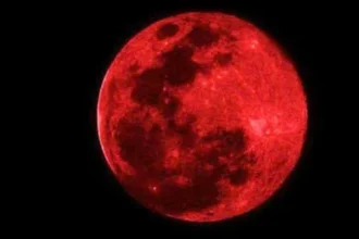 القمر الدموي يطل في 3 مارس