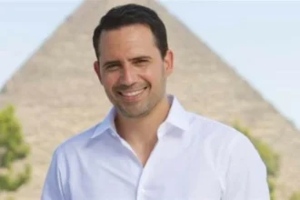 ظافر العابدين يكشف كواليس تأجيل عمله الرمضاني ويدافع عن منى زكي