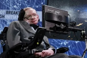 بعد نشر «ملفات إبستين».. صورة «غير لائقة» تلاحق هوكينغ