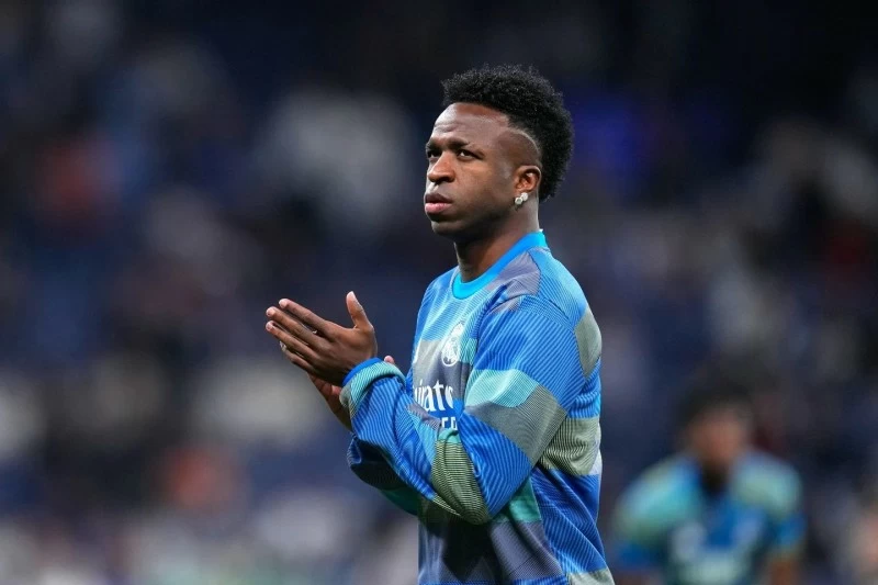 العنصرية تطال فينيسيوس مجدداً.. صورة تشعل الغضب العنصرية تطال فينيسيوس مجدداً.. صورة تشعل الغضب