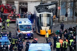 ترام يخرج عن السيطرة في ميلانو!