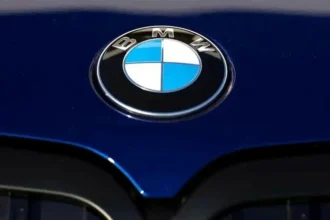 خلل يشعل النيران.. BMW تسحب مئات الآلاف من سياراتها