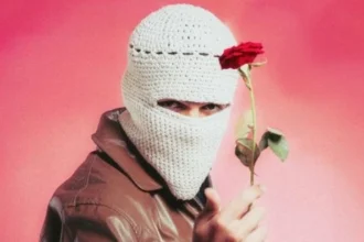 بعد عامين من ارتداء القناع.. «المهن الموسيقية» تكشف الهوية الحقيقية لـ «توو ليت»